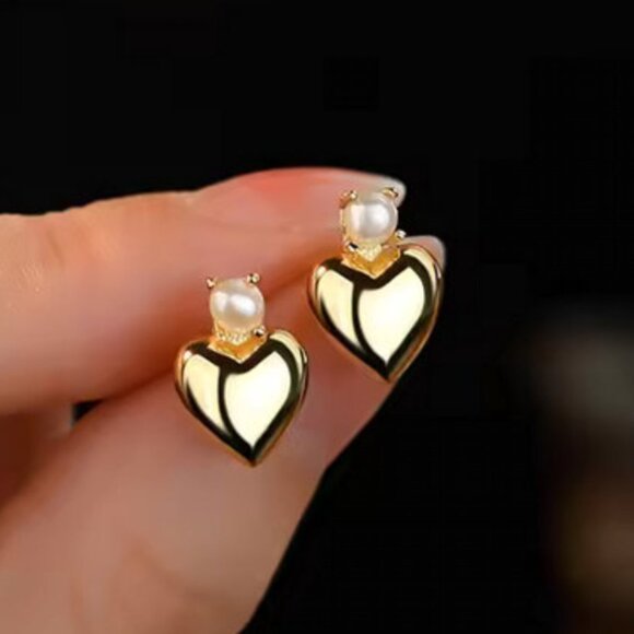 Mother of Pearl Heart Stud Earrings in gold & Silver. 925 Sterling Silver. $1039 - Picture 1 of 6